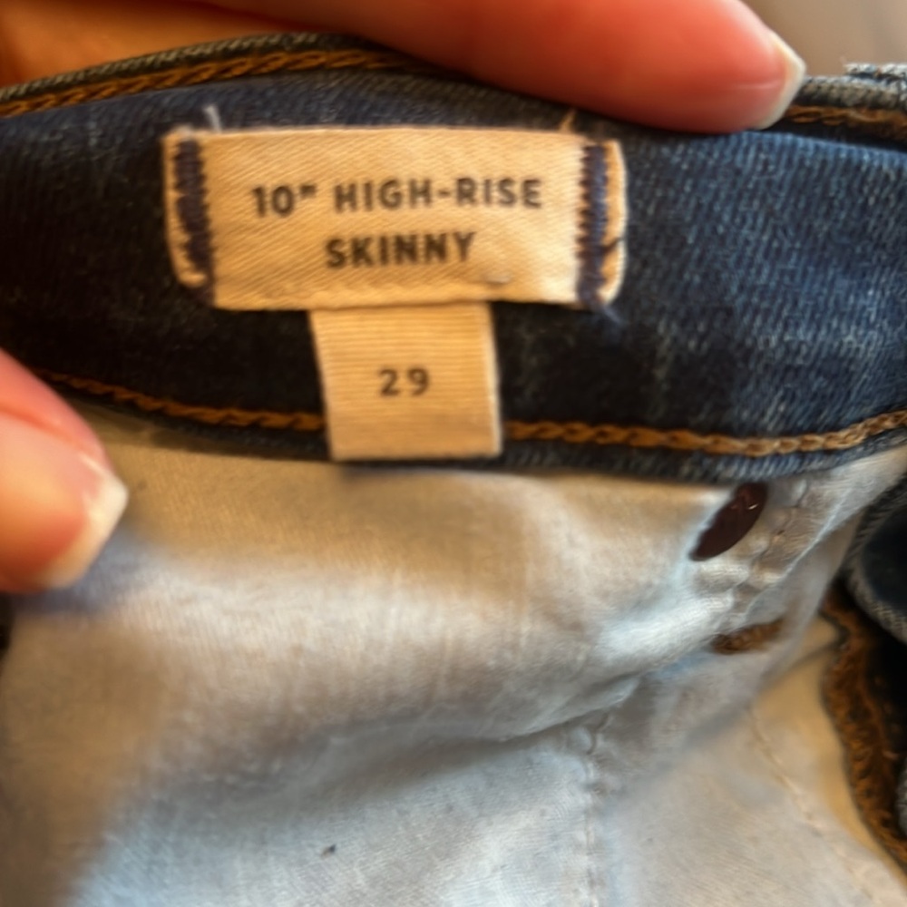 Madewell 10" High Rise Skinny Jeans Raw Hem Cut Off
Size 29 - Picture 8 of 10
